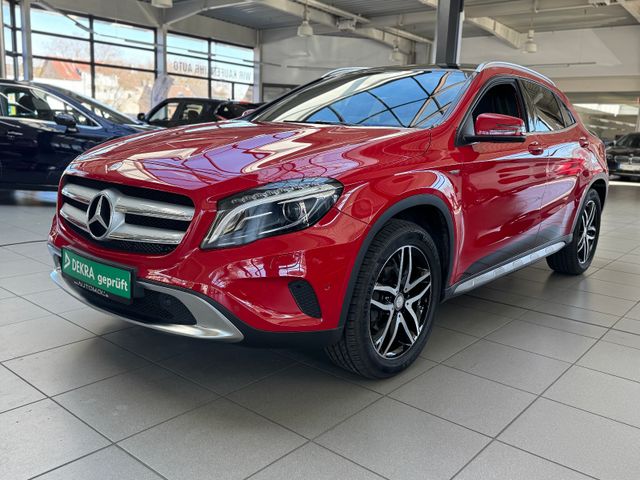 Mercedes-Benz GLA 180 PANO Navi PDC SHZ Klima AHK uvm.