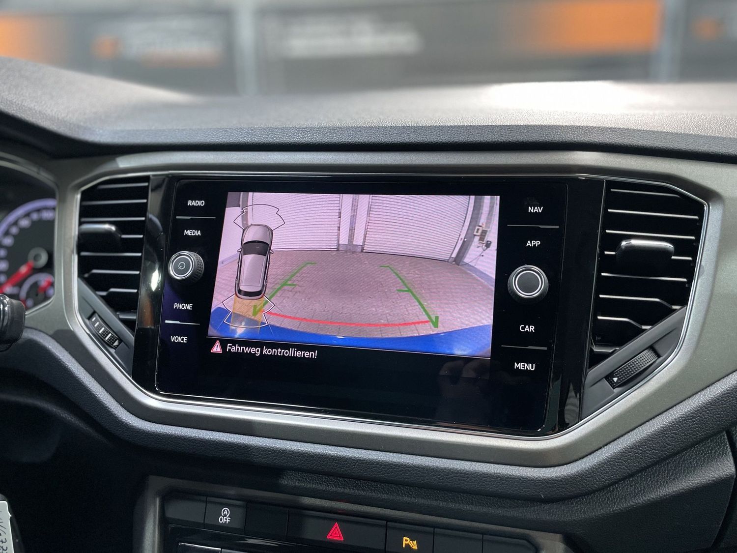 Fahrzeugabbildung Volkswagen T-Roc Style 4Motion #Kamera#CarPlay#Spur