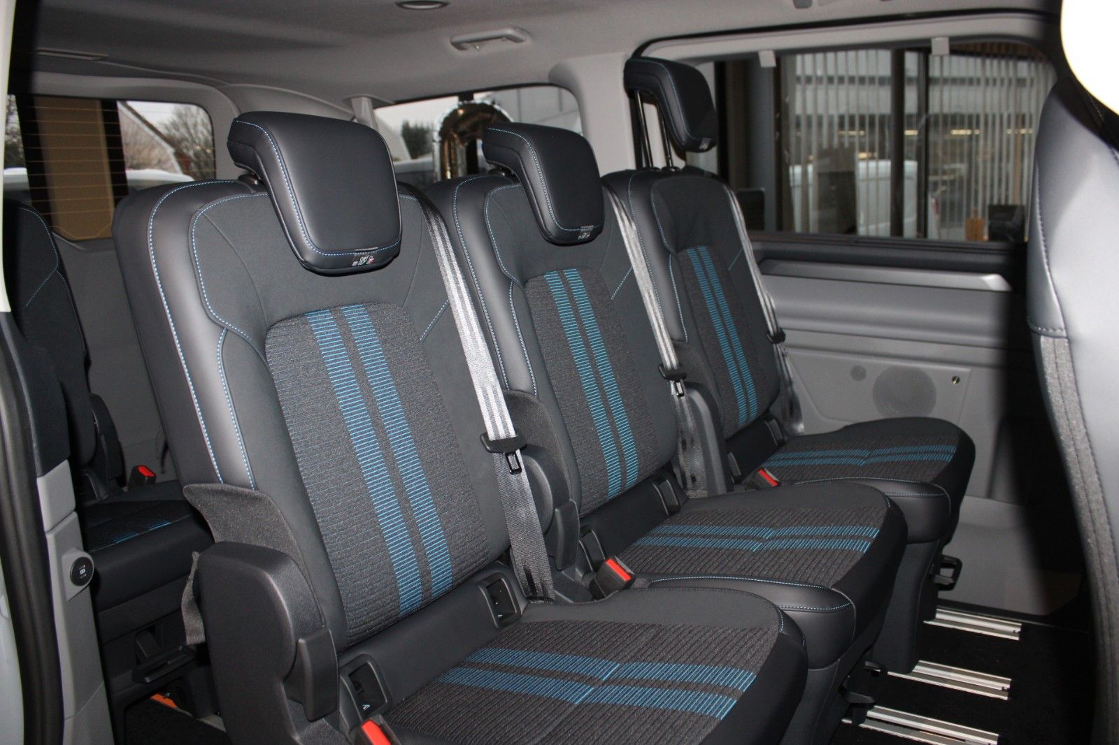 Fahrzeugabbildung Ford Tourneo Custom Automatik L1 SPORT mit AHK + GJR