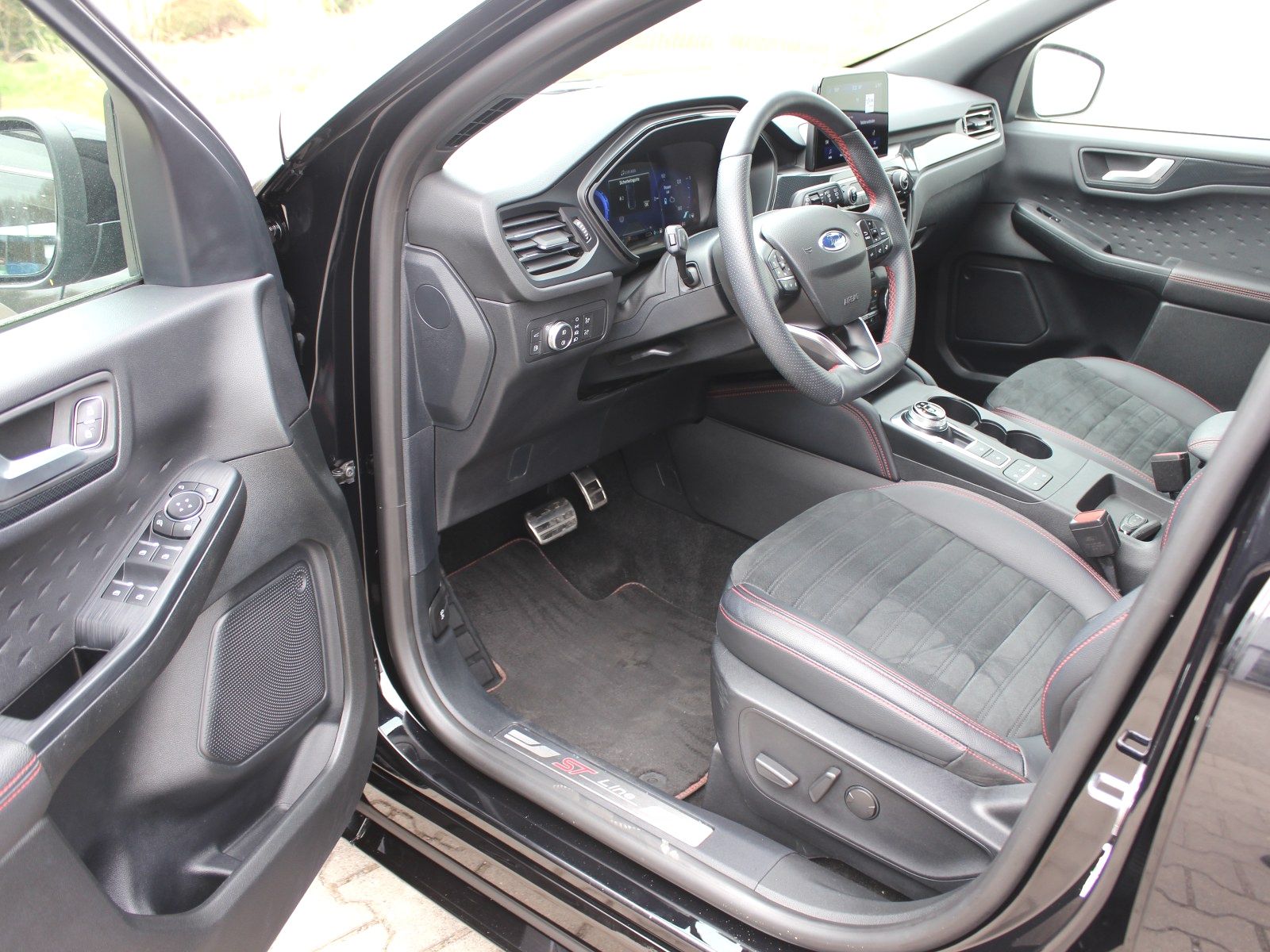 Ford Kuga Plug-In Hybrid ST-Line X imagem 3