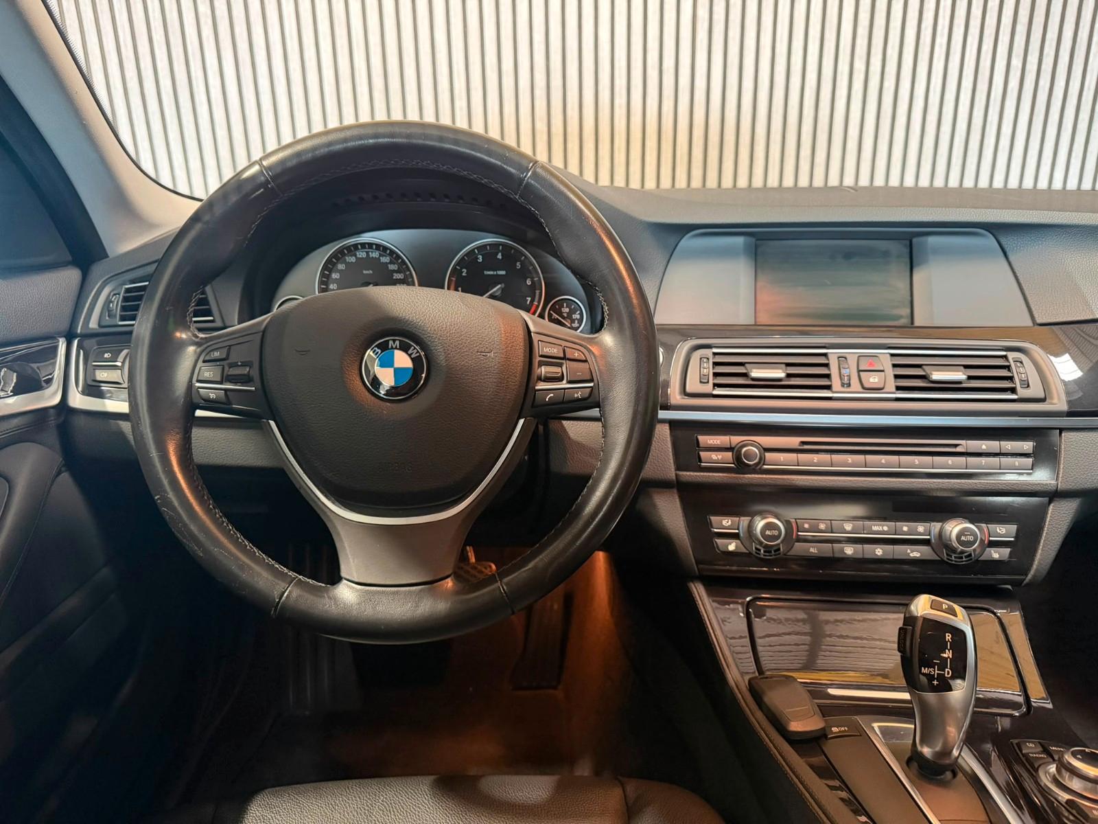 BMW 523i 204 ch 6 cylindres • Boîte auto • 70 000 km • Cuir Dakota • GPS • Radars AV/AR