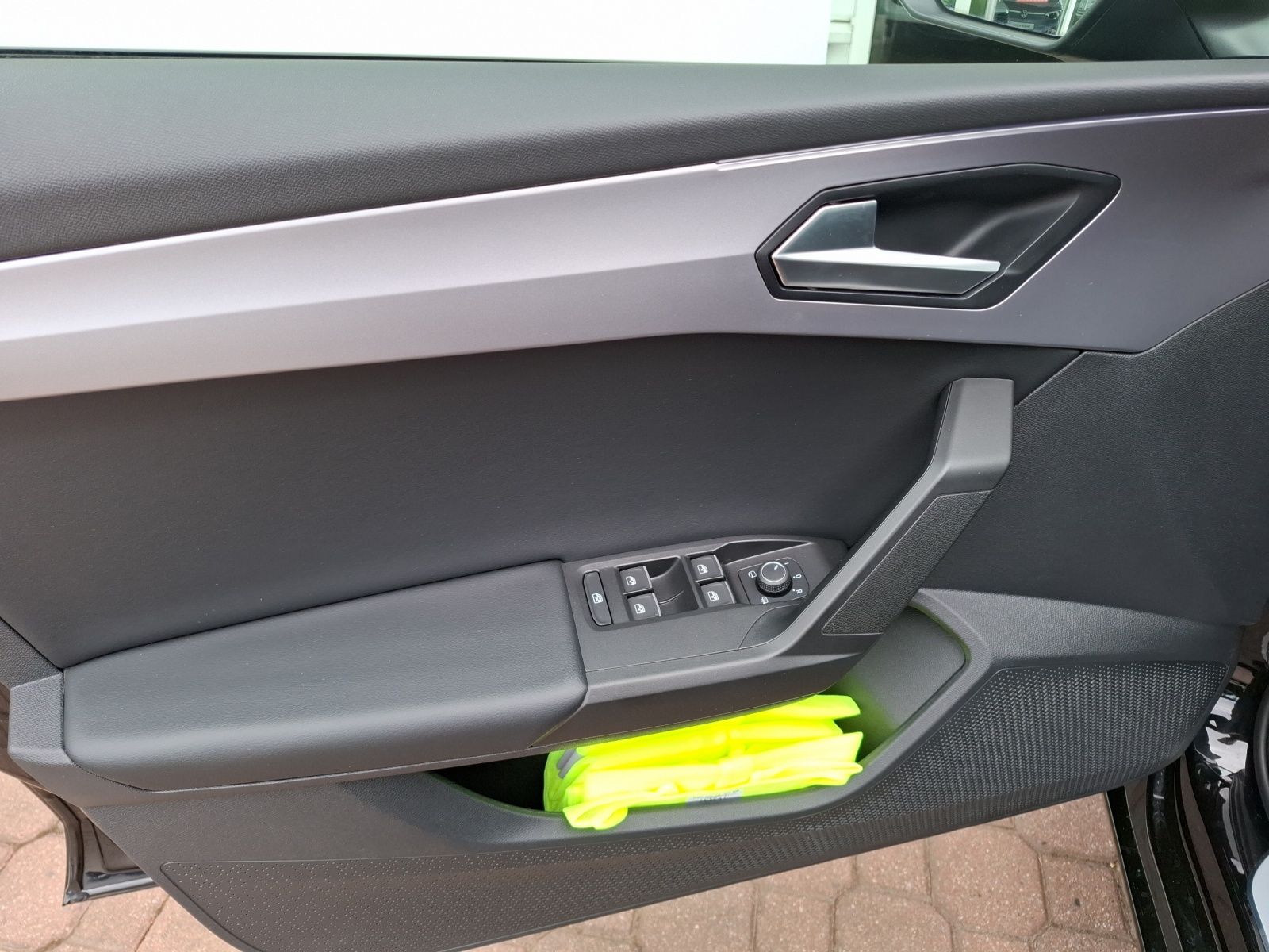Fahrzeugabbildung SEAT Leon TDI FR-Line LED Navi GRA PDC SH LM