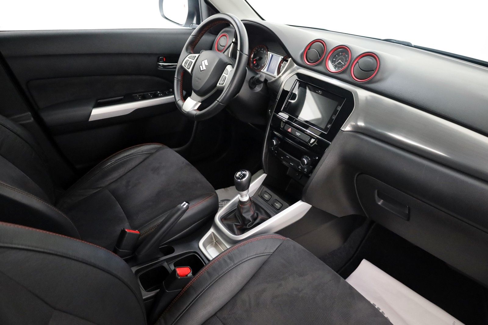 Fahrzeugabbildung Suzuki Vitara 1.4 S 4x2 T.Leder,Navi,LED,ACC,Kamera,AHK