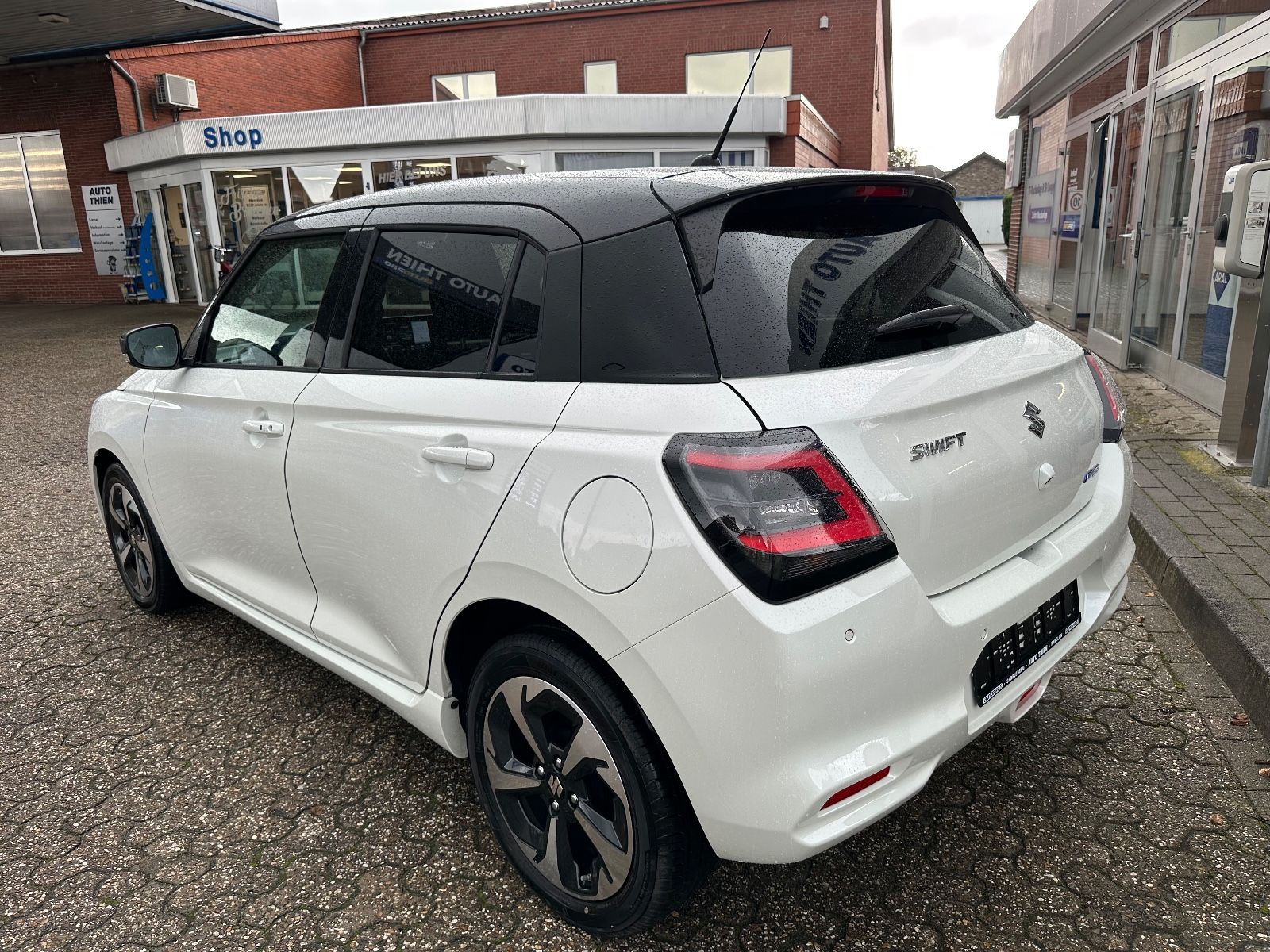 Fahrzeugabbildung Suzuki Swift 1.2 Dualjet Hybrid Comfort+ ACC/Navi/LED