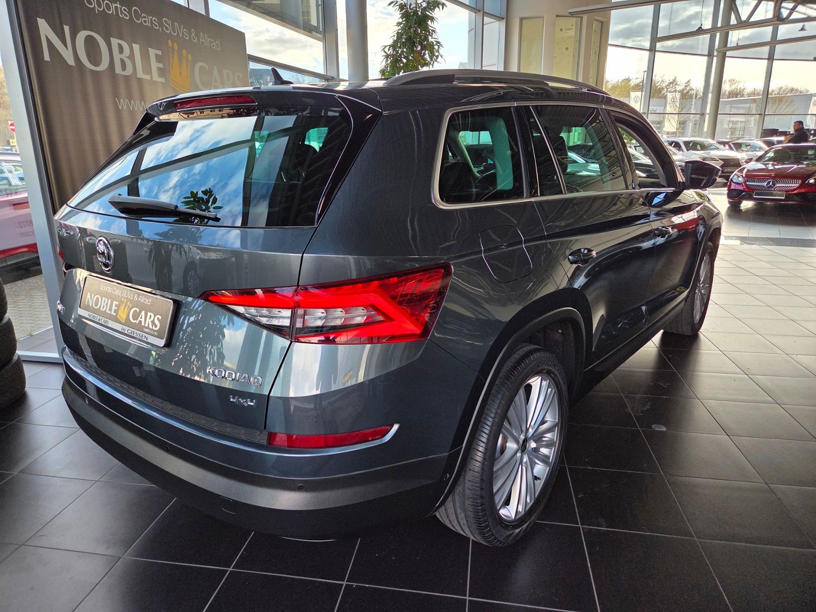 Fahrzeugabbildung SKODA Kodiaq Style 4x4 PANO MEMORY 360° STNDHZ