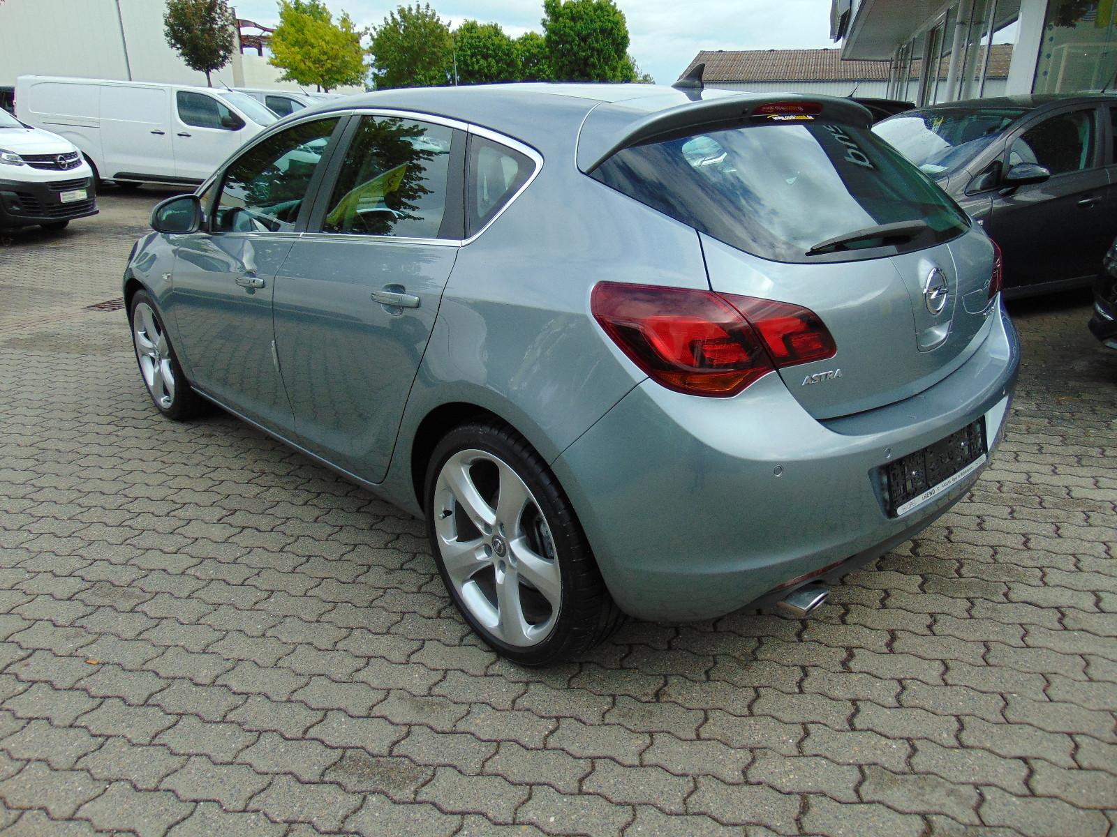 Opel Astra J Lim. 5-trg. Sport
