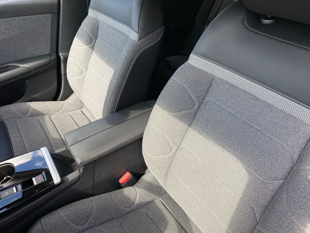Fahrzeugabbildung Citroën C5 X 130 Automatik FEEL PACK *ACC*Navi*19Zoll*