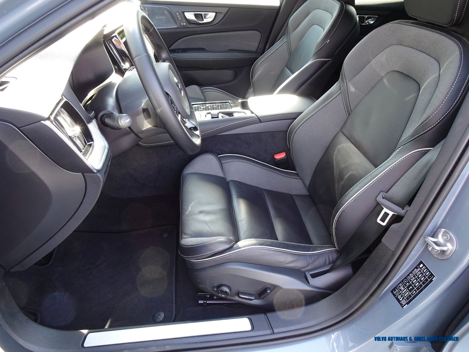 Volvo V60 T6 AWD Recharge Geartronic Plus Dark foto 7