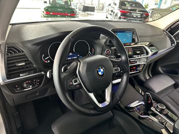 Fahrzeugabbildung BMW X3 xD20i xLine DAB HiFi Navi Kamera DrivAsis LED