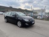 Opel Astra 2.0tdi 2011 - Opel Astra: TDI