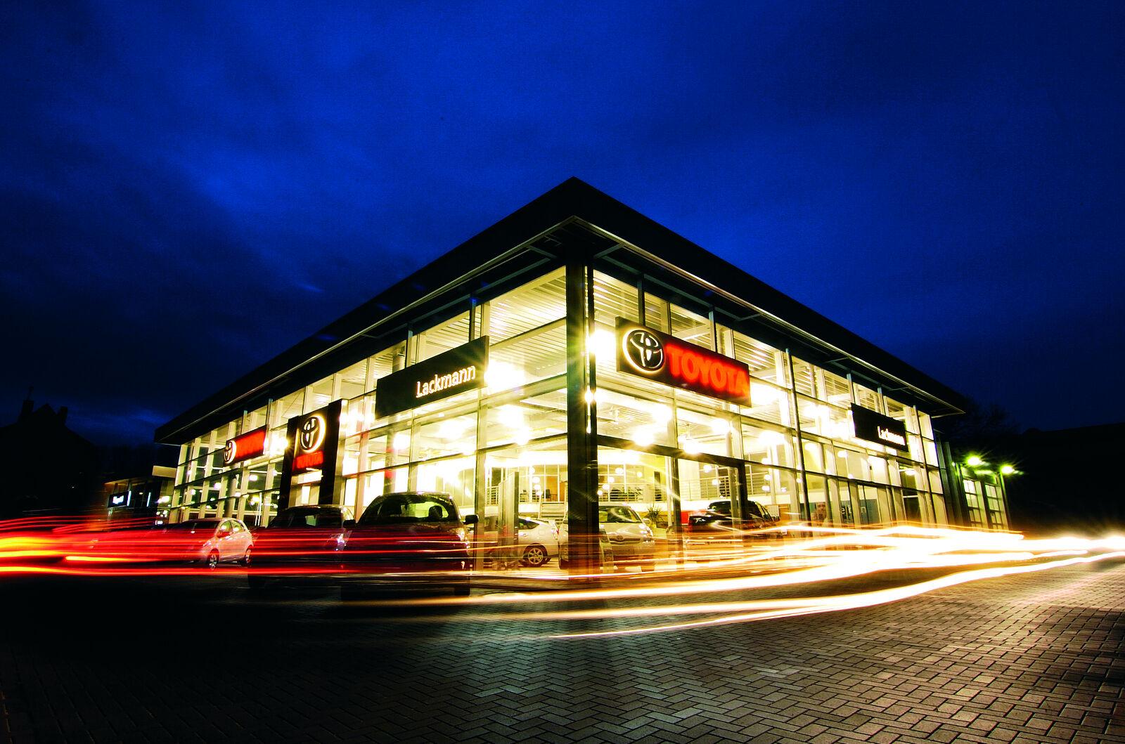 showroom-image-main
