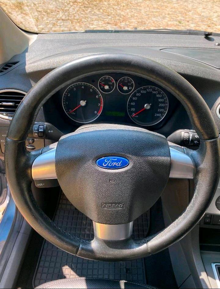 Ford Focus 2006 — photo 11