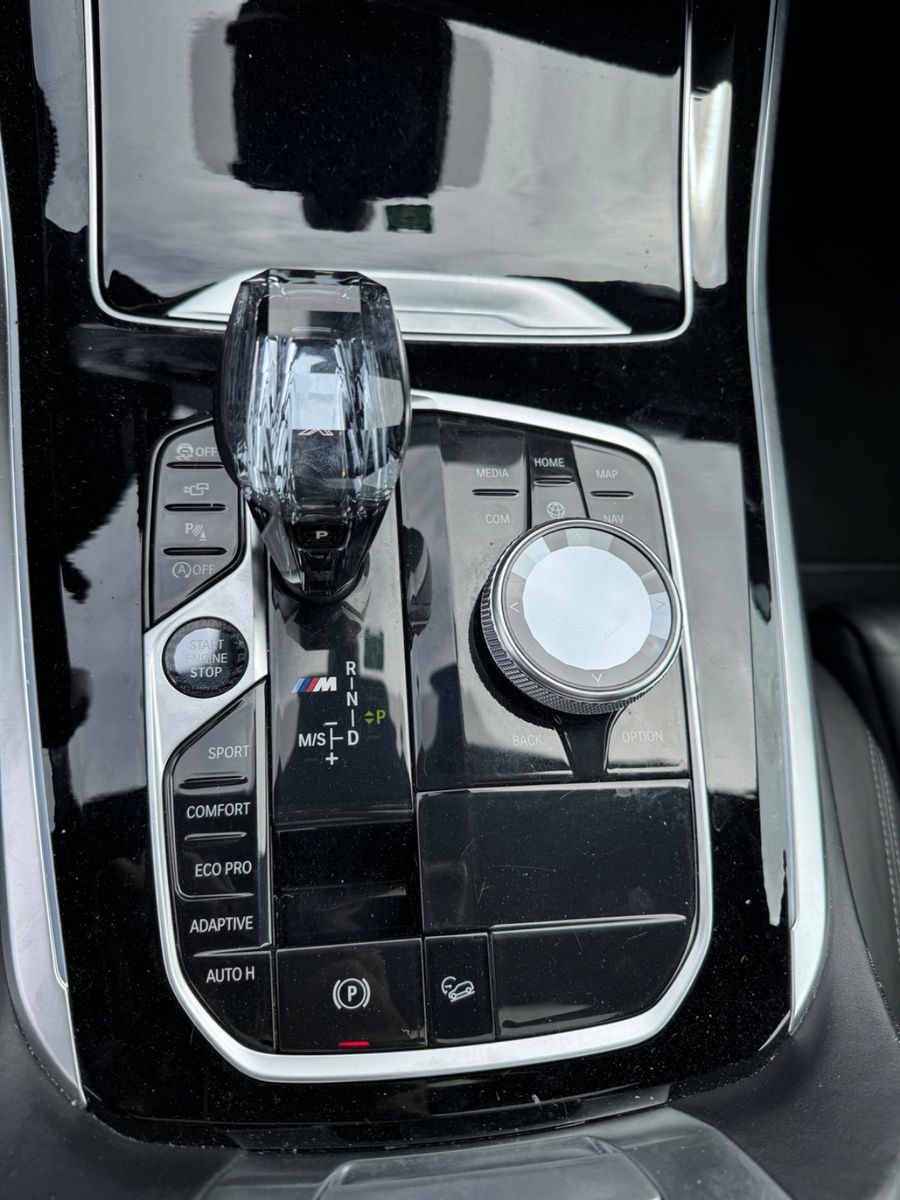 Fahrzeugabbildung BMW X5  M50D,SKYLOU;22,LASER,HUD,PANO;
