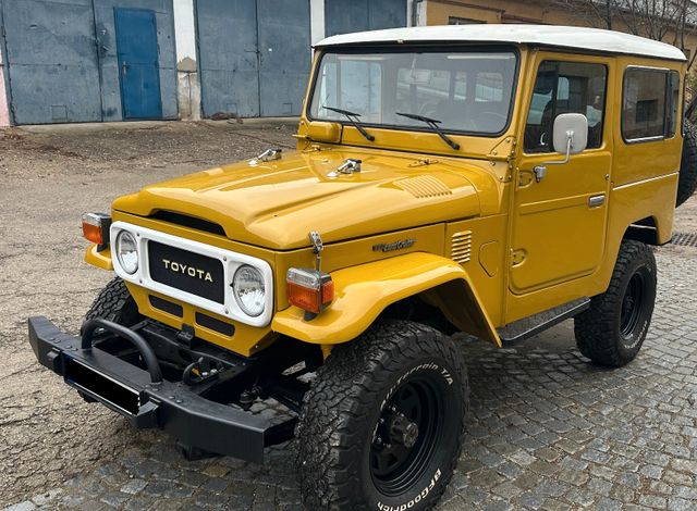 Toyota Land Cruiser FJ40