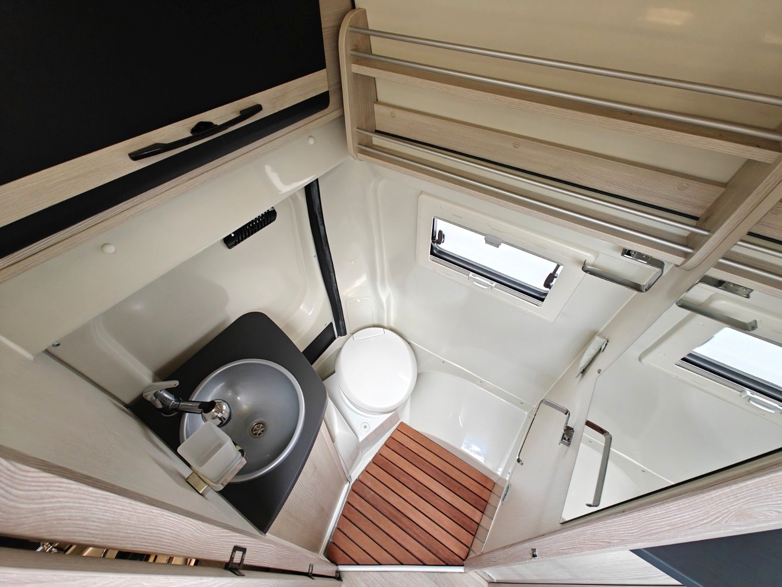 Fahrzeugabbildung Karmann Dexter 550 - Hubdach, Autom., Markise, Lithium -