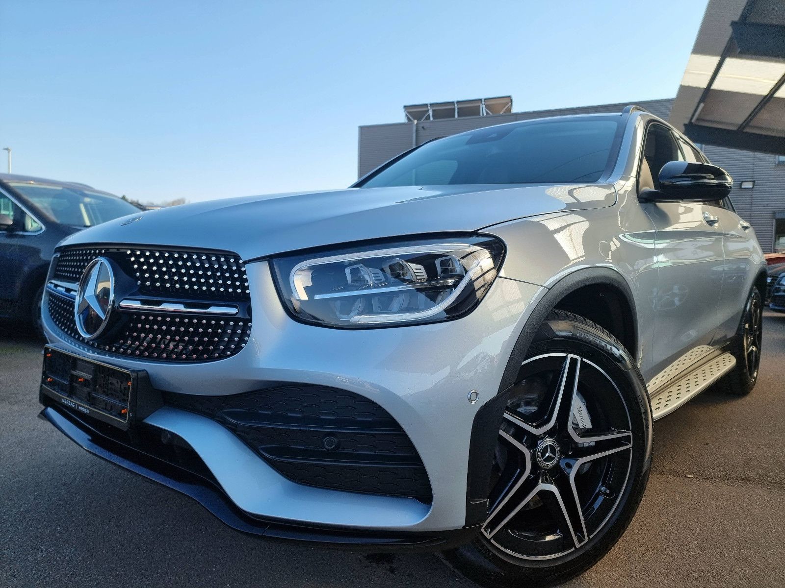 MERCEDES-BENZ GLC 200 AMG 4Matic F1 Leder Navi LED 19" Standhz