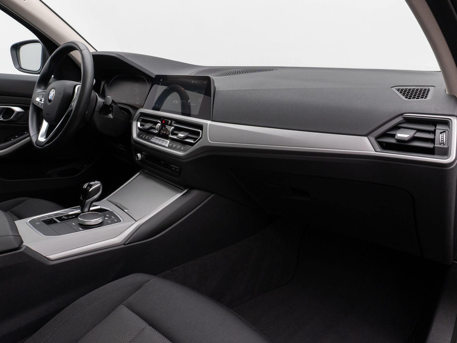 Fahrzeugabbildung BMW 320i Panorama DAB CockPitPr DrivAssist PDC Alarm