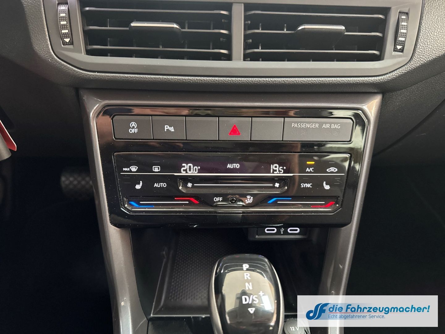 Fahrzeugabbildung Volkswagen T-Cross Style Navi Digitales Cockpit LED Dyn. Ku