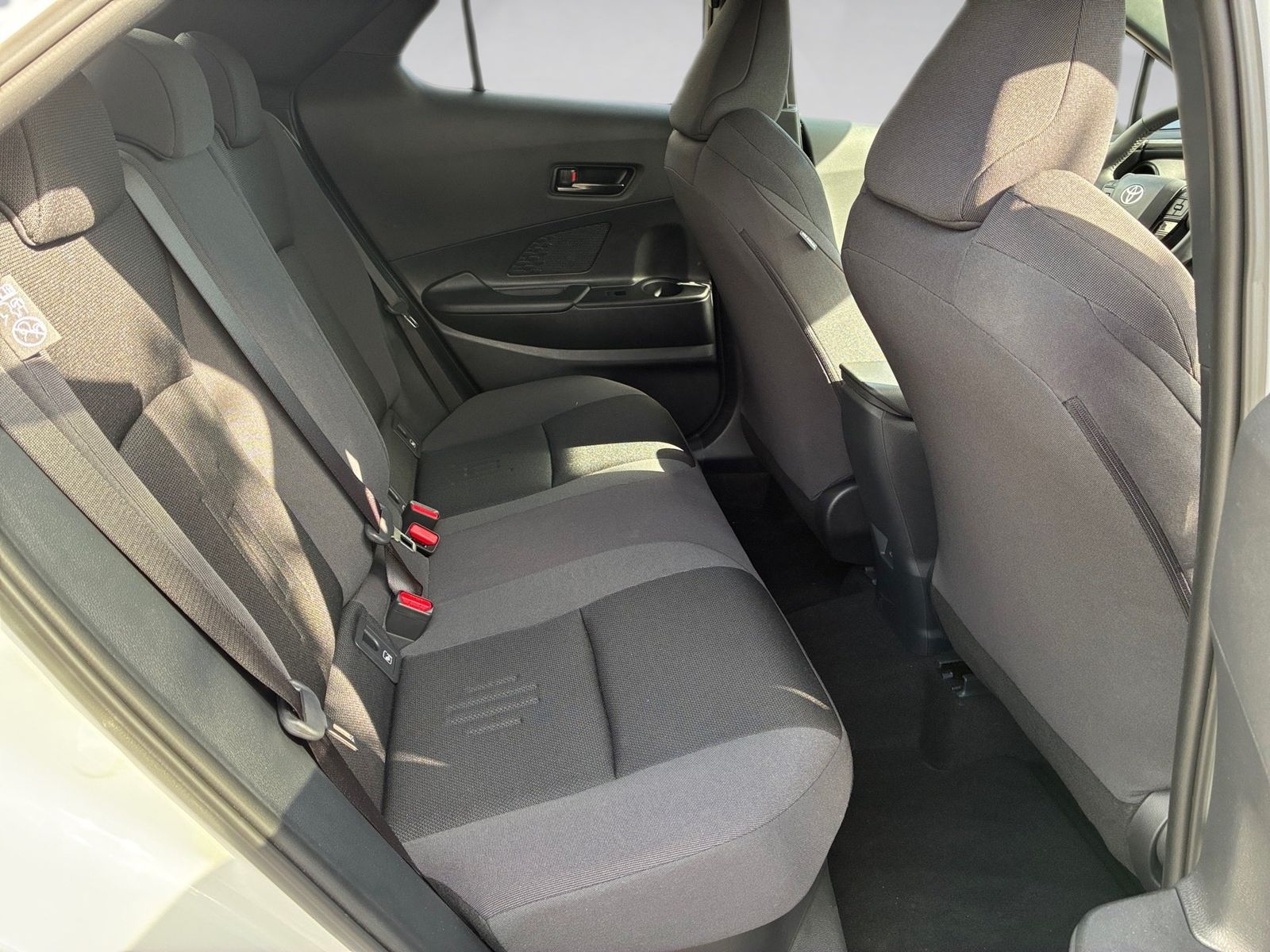 Fahrzeugabbildung Toyota C-HR 1.8 FWD Teamplayer Kamera,LED,Navi,SHZ,ACC