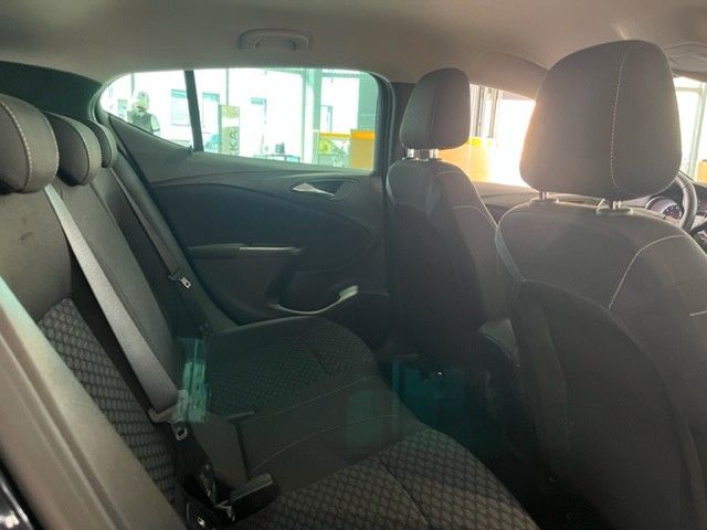 Fahrzeugabbildung Opel Astra Lim. 1.0 EDITION NAVI/PDC/WINTER/NEBEL/LED