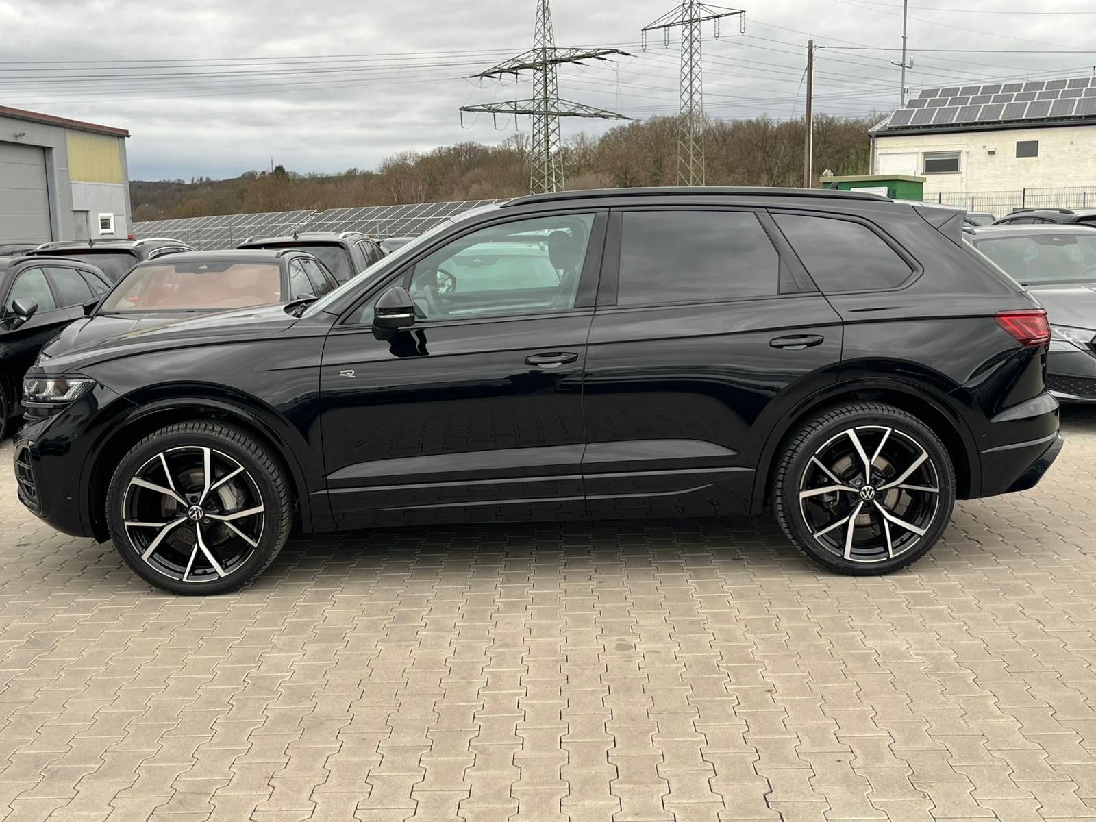 Fahrzeugabbildung Volkswagen Touareg 3.0TDI 4M R-Line VOLL Black 22" UPE 114T