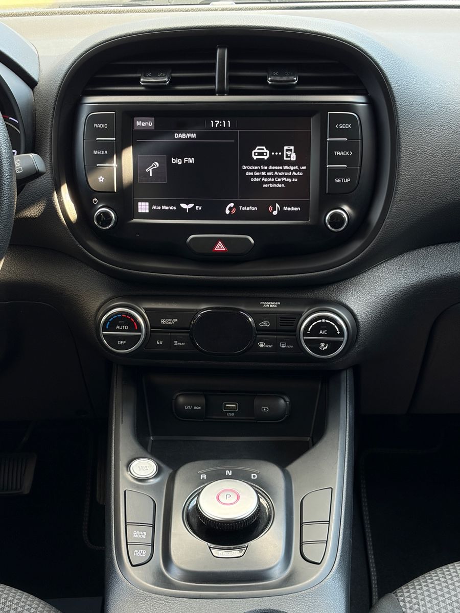 Fahrzeugabbildung Kia e-Soul Edition 39kW LED ACC LKA Kamera CarPlay