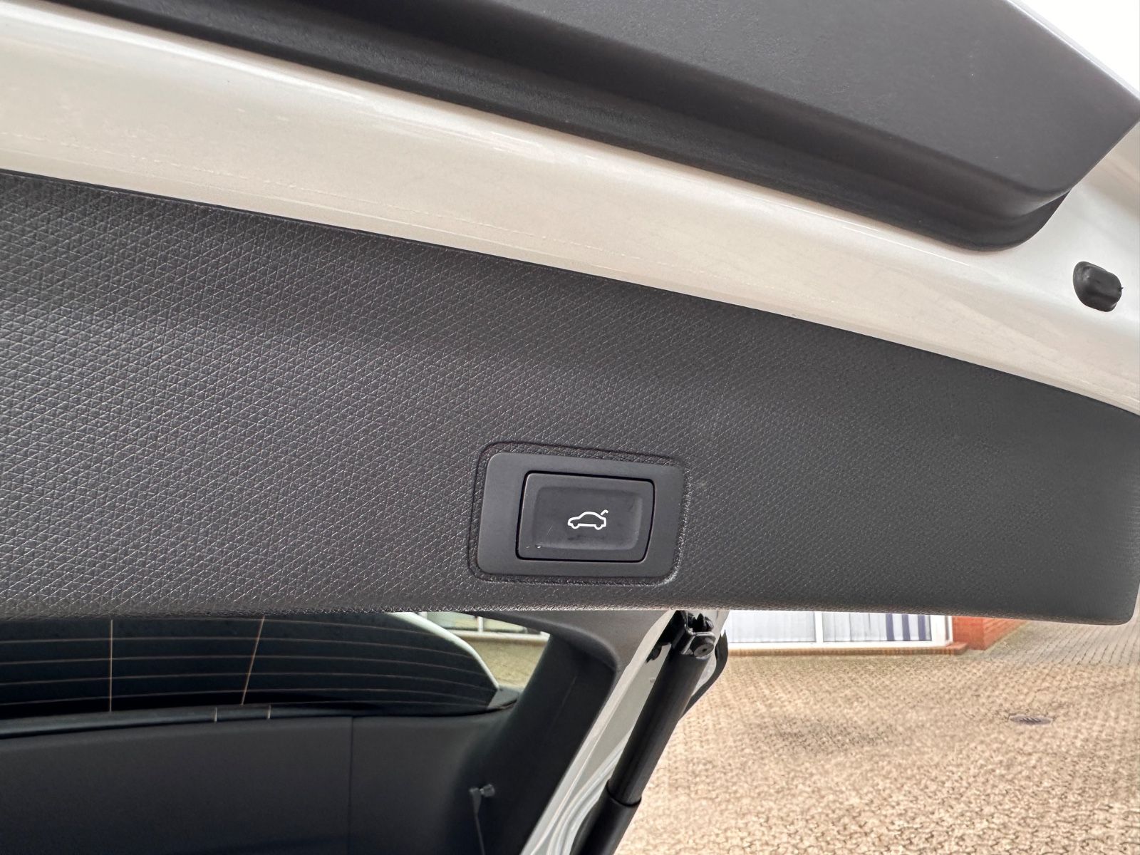 Fahrzeugabbildung CUPRA Terramar 1.5 eTSI DSG Matrix/Pano/AHK/ACC/360°