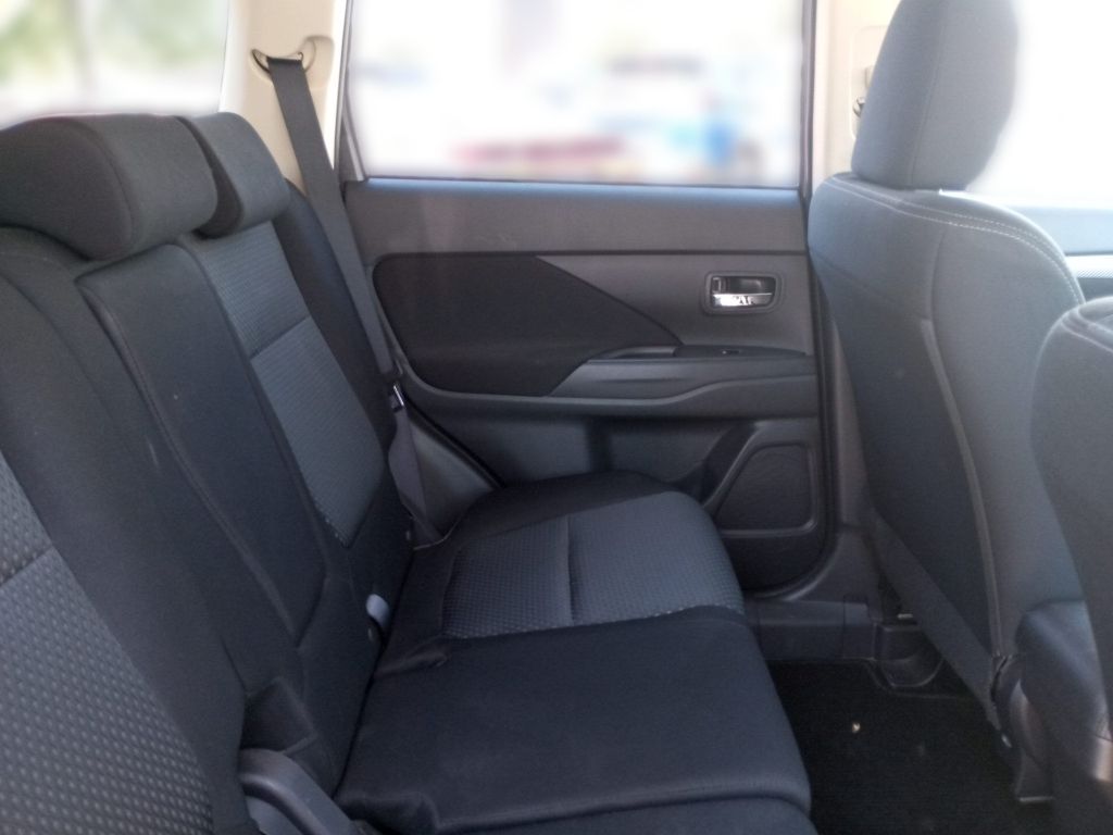 Fahrzeugabbildung Mitsubishi Outlander PLUS 2.2 DI-D 4WD 7-Sitzer AHK WKR