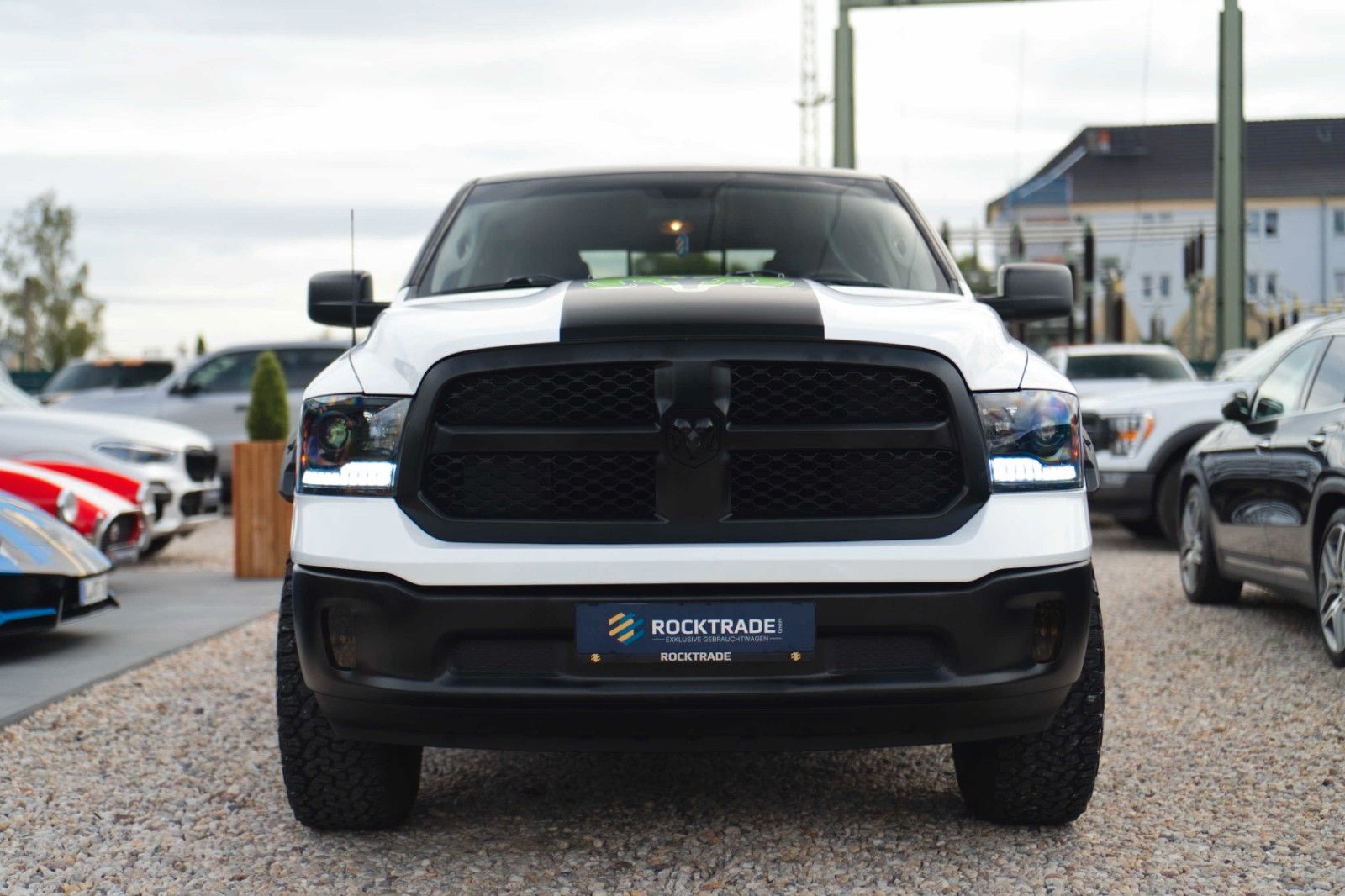 Fahrzeugabbildung Dodge RAM 5.7 V8 HEMI 4x4 OFFROAD Night-Paket LONGBED