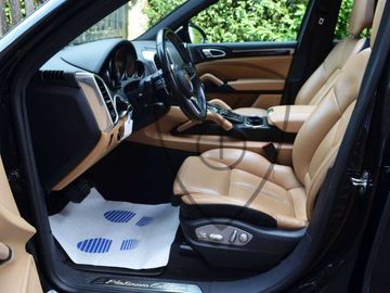 Porsche Cayenne - 10