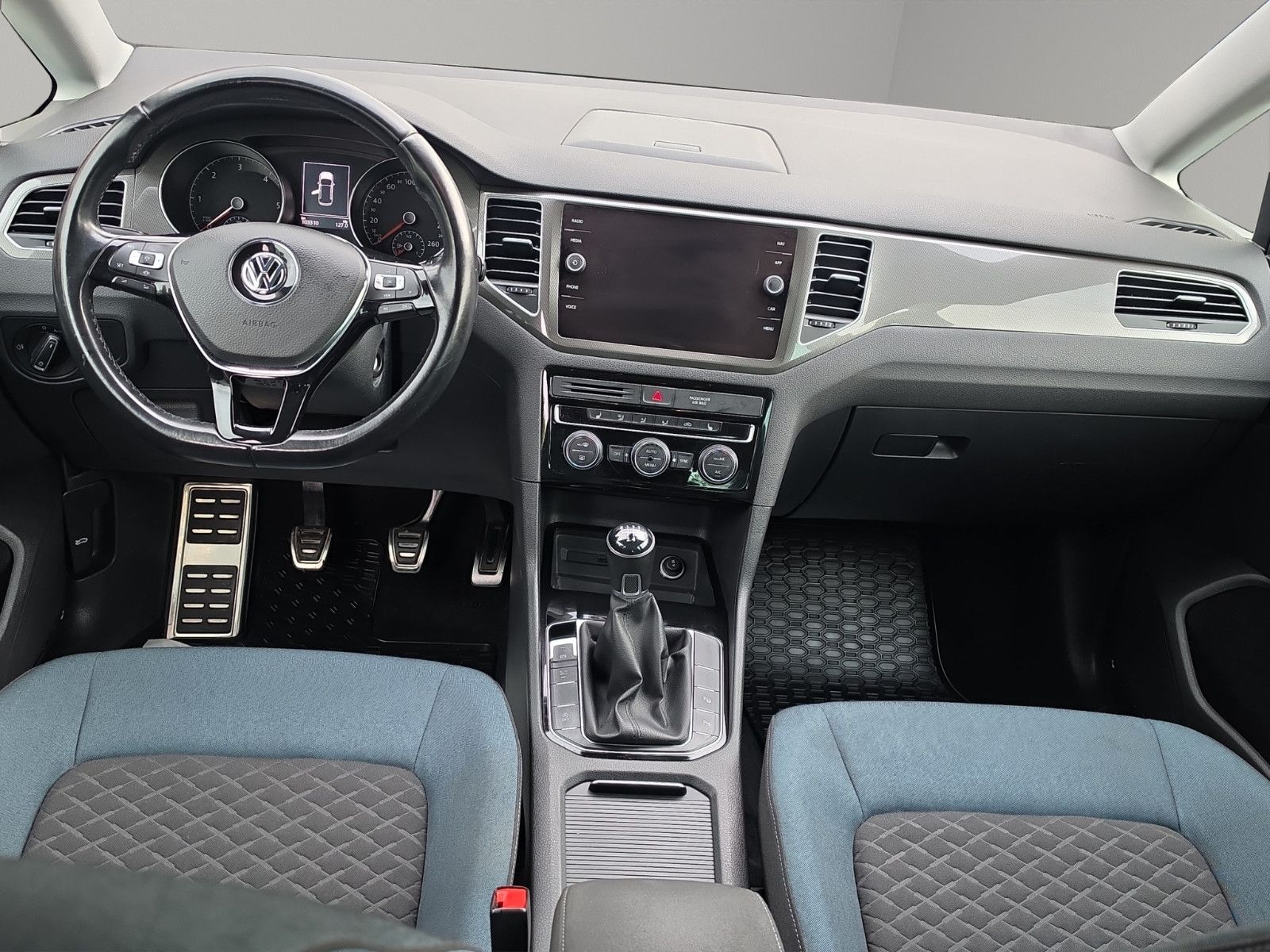 Fahrzeugabbildung Volkswagen Golf Sportsvan VII IQ.DRIVE AHK NAVI SHZ