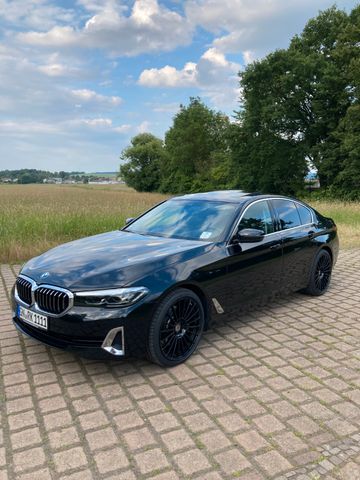 BMW 530d xd A LuxLine ESD NAVLederAlpina"20"Mwst.awb