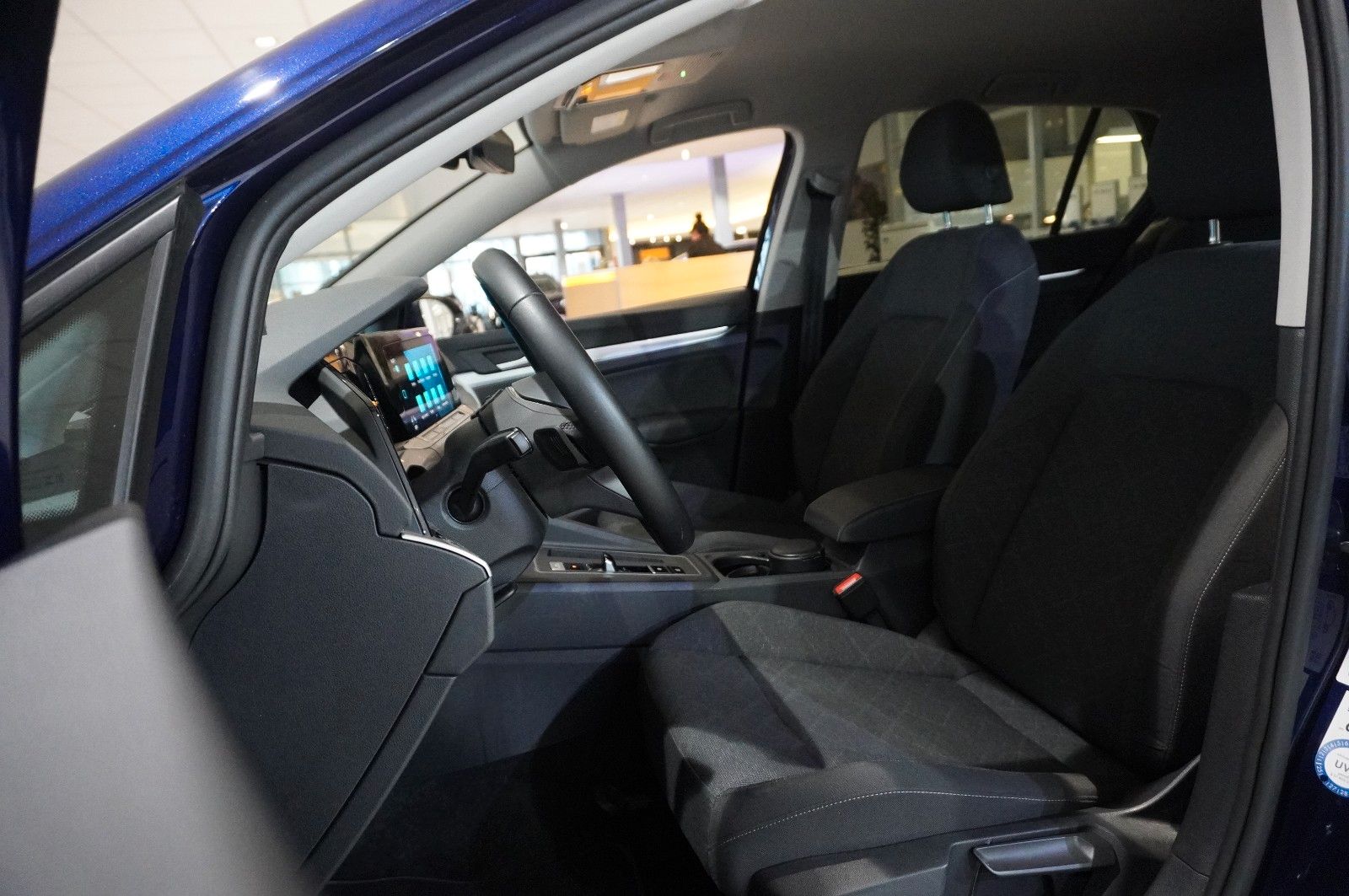 Fahrzeugabbildung Volkswagen Golf VIII Lim. 2.0 TDI LIFE DSG NAVI/LED/KAMERA