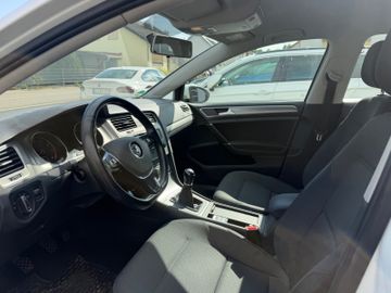 Volkswagen Golf - 11