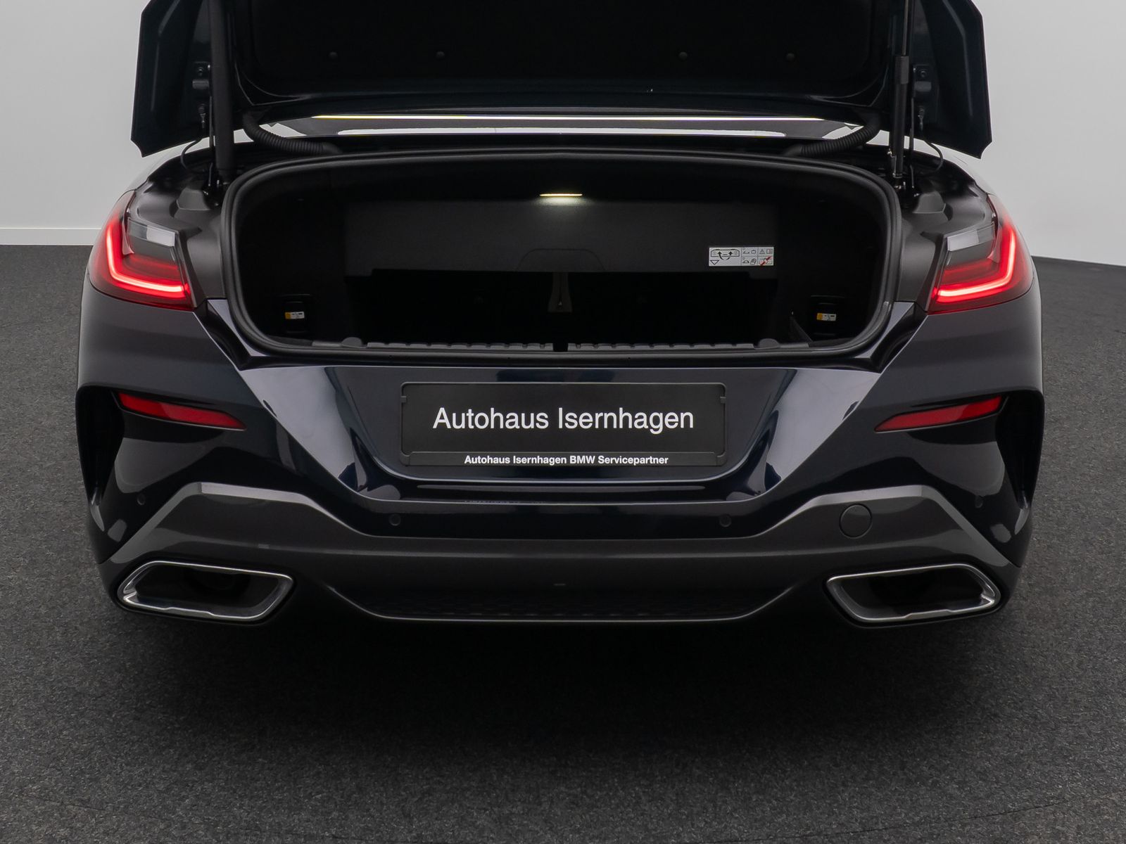 Fahrzeugabbildung BMW 840i xD Individual B&W SoftCl Laser 360°HUD Voll