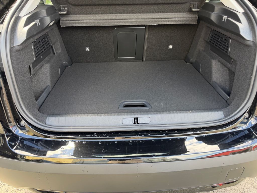 Fahrzeugabbildung Citroën C4 Hybrid 145 MAX