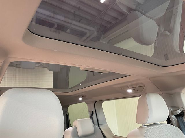 T7 Multivan Life lang 2.0 TDI DSG PANO STANDHZG