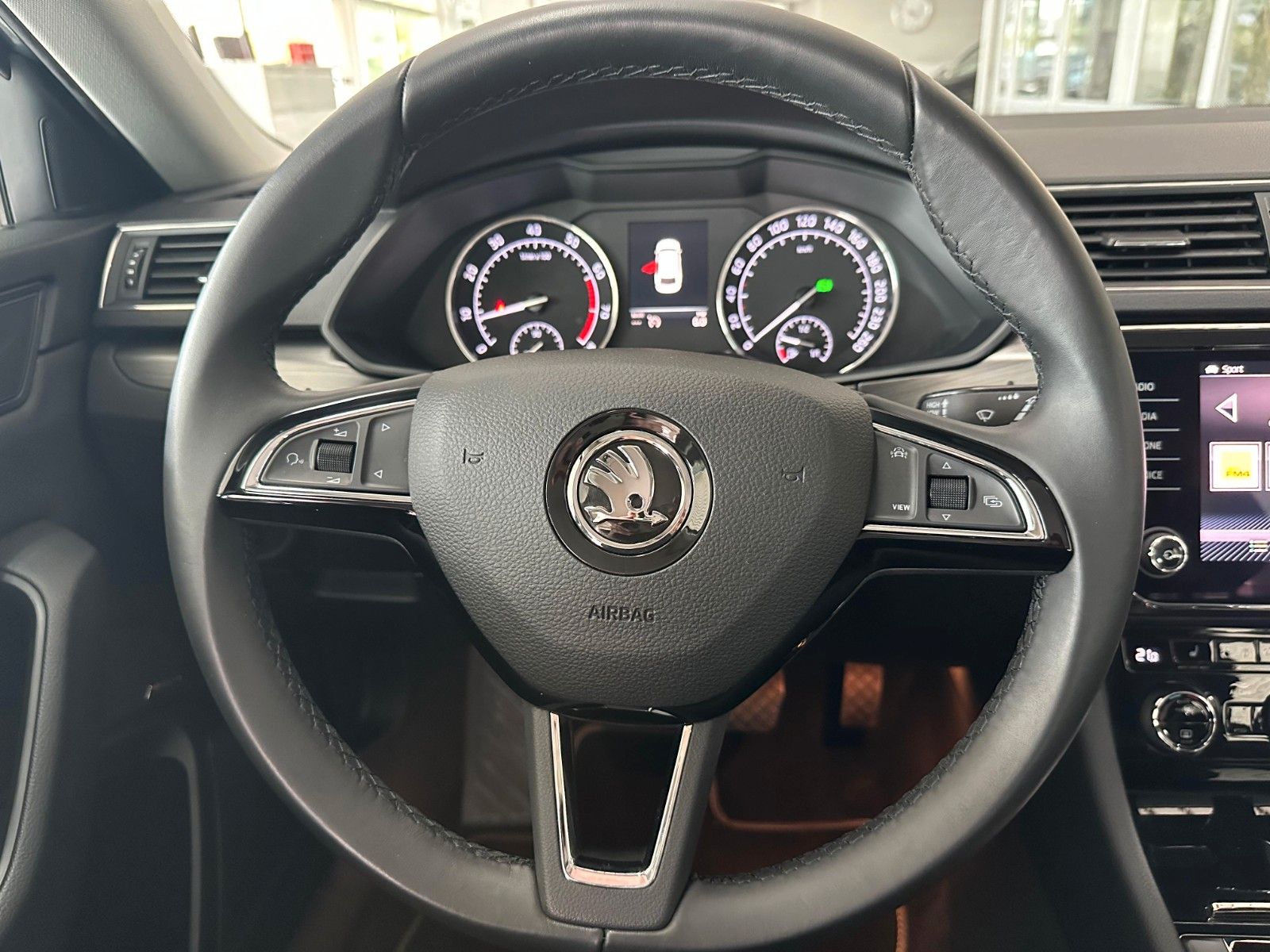 Skoda Superb Combi Style 4x4 PDC Tempo SHZ Kamera DAB foto 19
