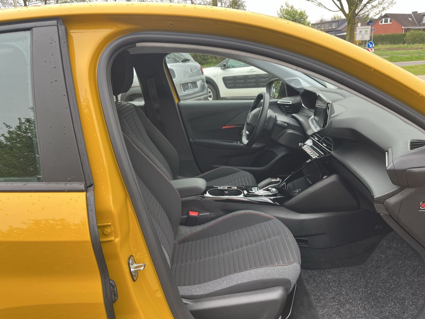 Fahrzeugabbildung Peugeot 208 Active Elektro 136 CarPlay DAB SHZ