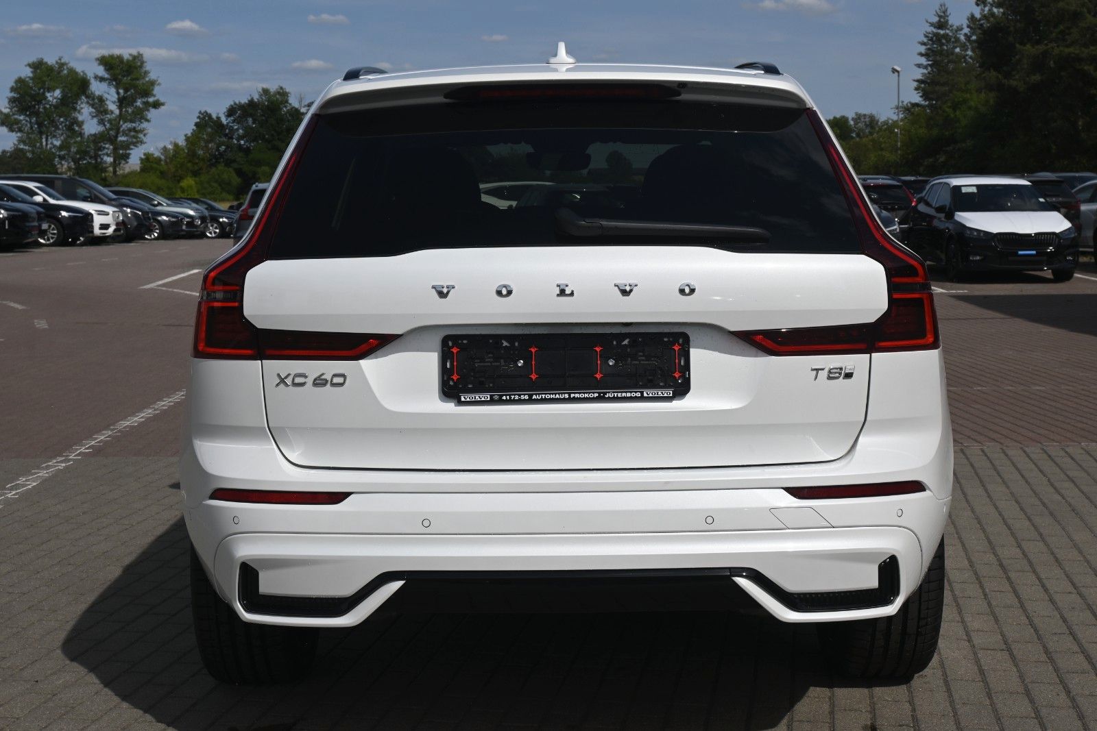 Fahrzeugabbildung Volvo XC60 T8 RC AWD Ultra Dark**360*LUFT*B&W*FACELIFT