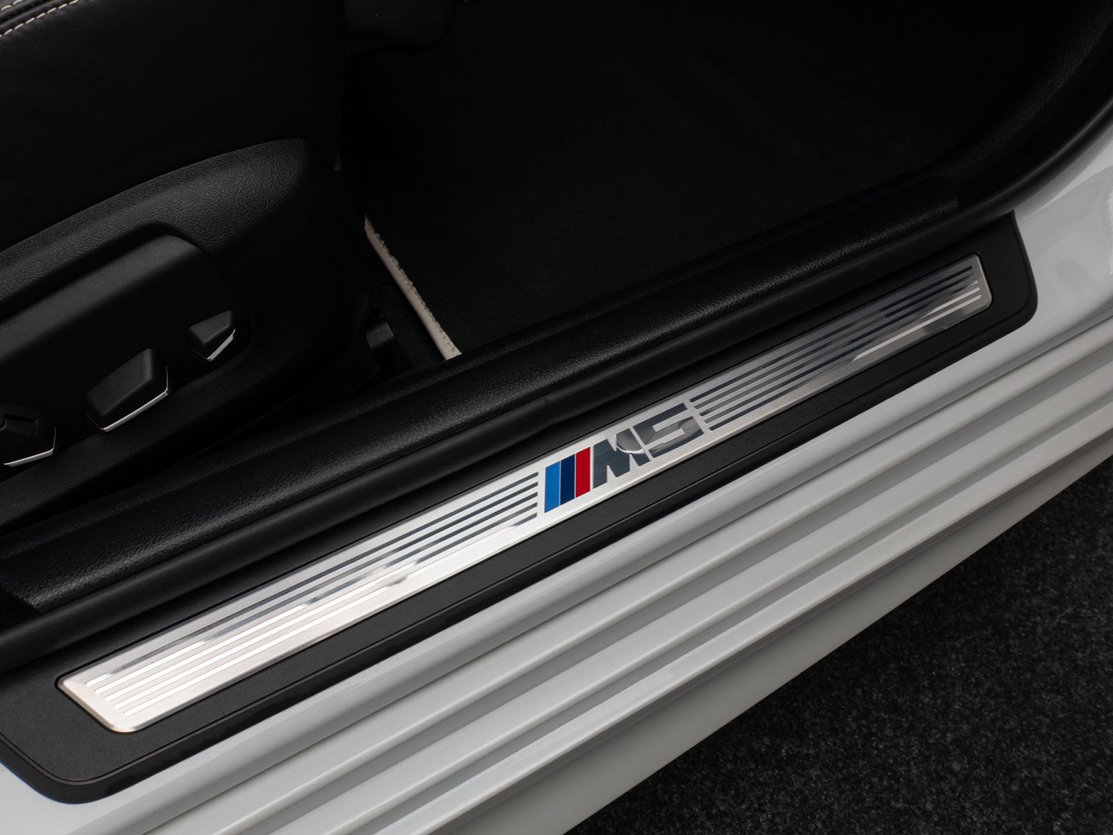 Fahrzeugabbildung BMW M5 Competition Edition 1/200 360°HUD B&O SoftCl
