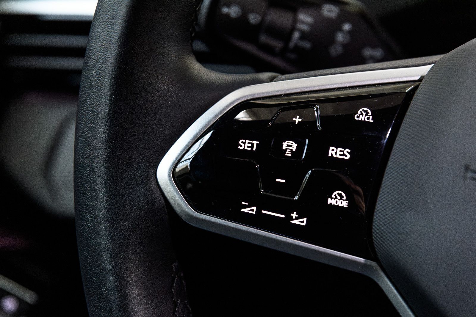 Fahrzeugabbildung Volkswagen ID.4 Pro IQ-LED+NAVI+ACC+WÄRMEPUMPE+SHZ