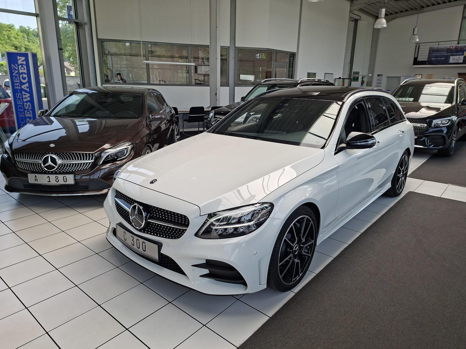 Mercedes-Benz C 300 T AMG NIGHT PANO KAMERA COMAND AMBIENTE