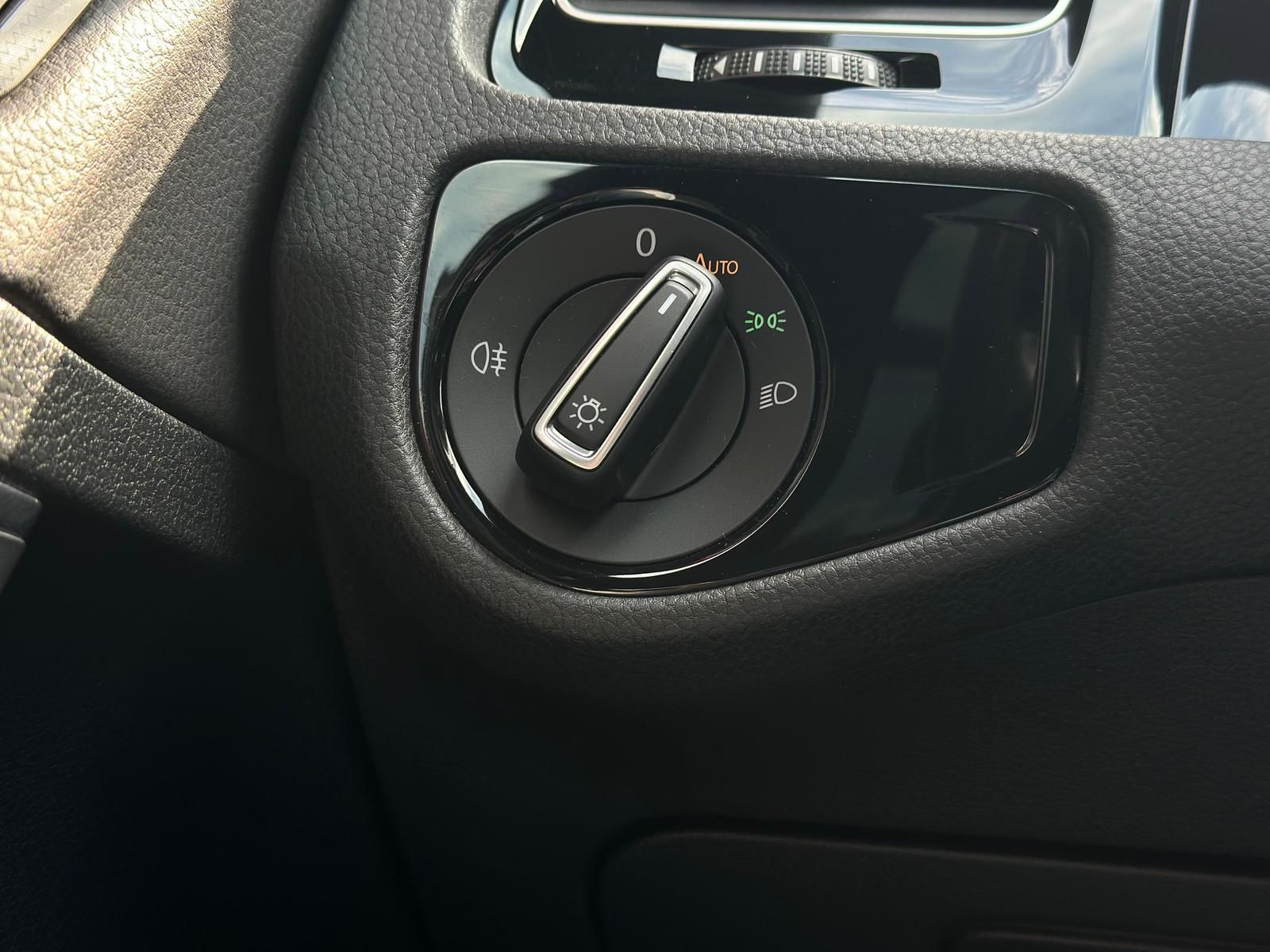 VW Golf VII R 2.0TFSI 4M *LED#PANO#ACC#DYNAUDIO#SHZ - Image 19