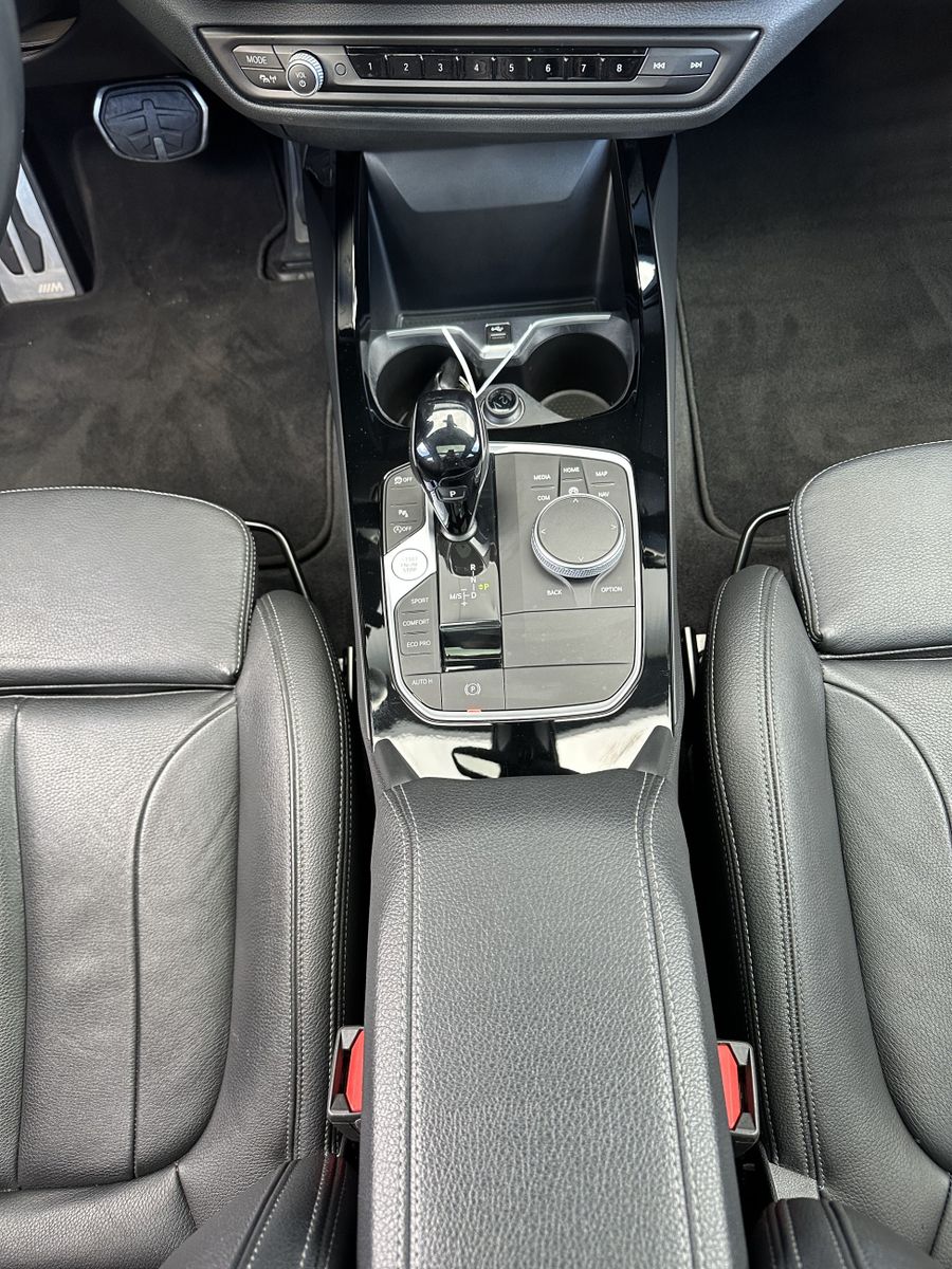 Fahrzeugabbildung BMW 120i M-Sport 5-Türer NAV+LED+AHK+PANO+HIFI+18ZO