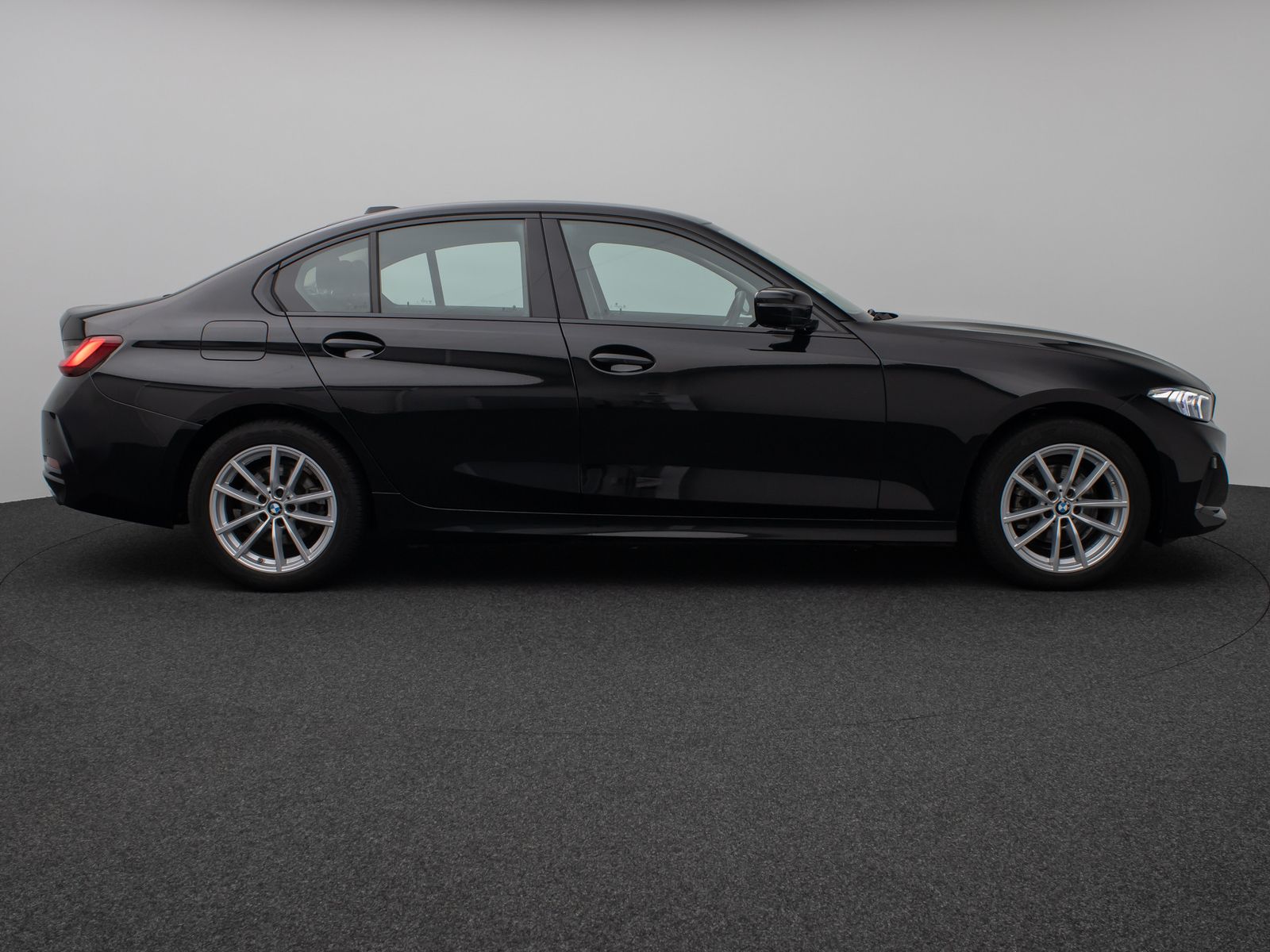 Fahrzeugabbildung BMW 318i DAB PDC Widscreen Geschwindigkeitsreg LED