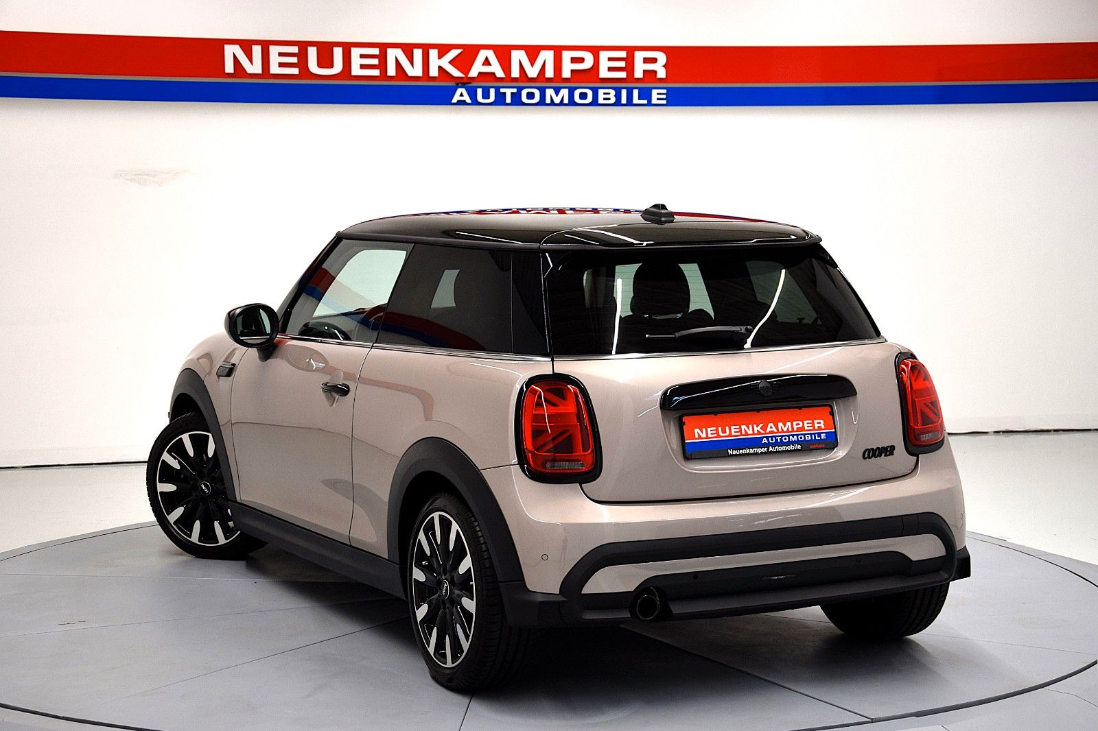 Fahrzeugabbildung MINI Cooper Classic Trim Leder Automatik Navi Shz PDC