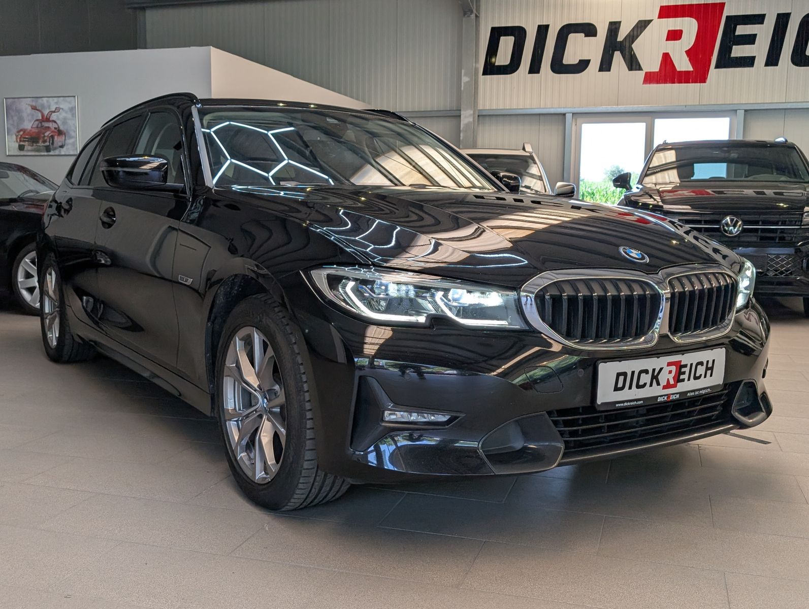 Fahrzeugabbildung BMW 320 e xDrive Sport Line Schadow Pano Laser Navi