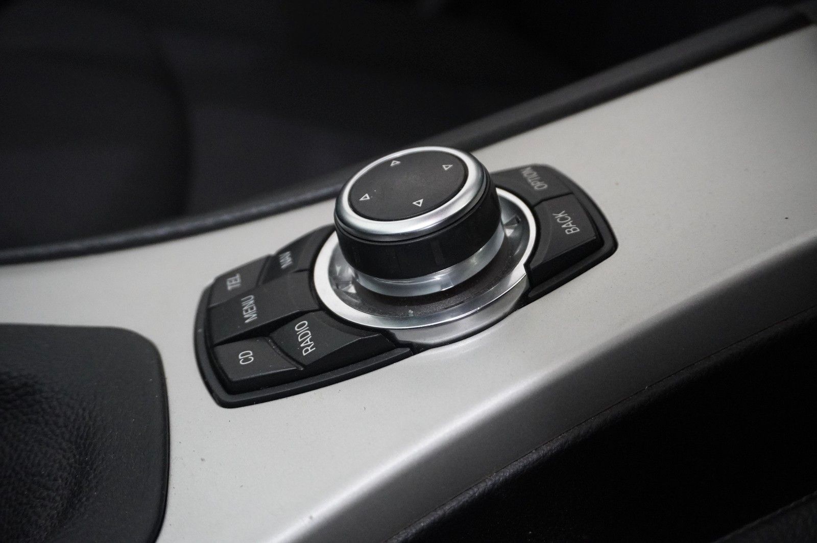 Fahrzeugabbildung BMW 320i TOURING NAVI/BI-XENON/SHZ/PDC/PANO./SH/TEMP