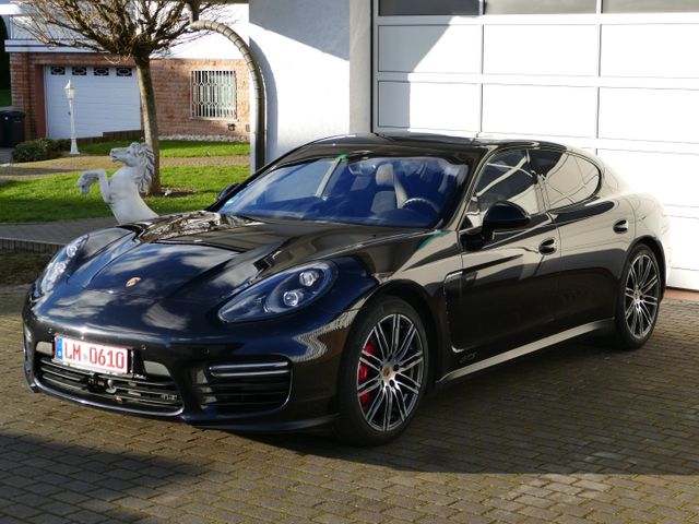 Porsche Panamera GTS * ACC+Bose+EGSHD+LED+20"Turbo